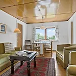 4 Bedroom Lovely In 度假居