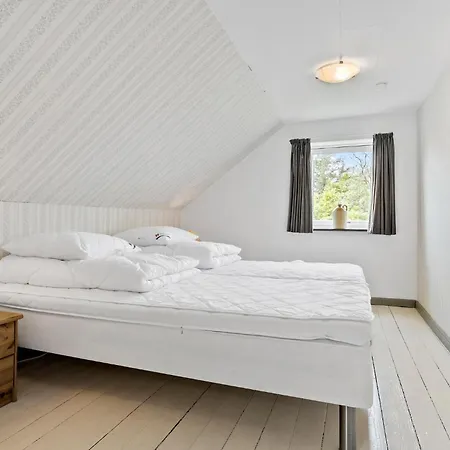 4 Bedroom Lovely In Сasa de vacaciones Ranum
