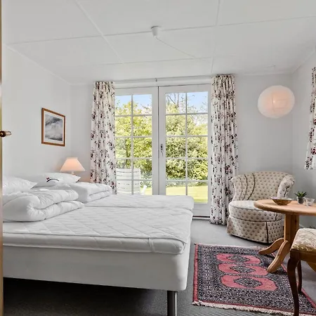 Holiday home 4 Bedroom Lovely In Ranum