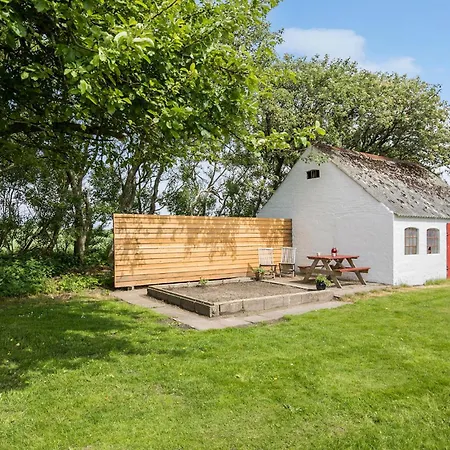 4 Bedroom Lovely In Hébergement de vacances Ranum