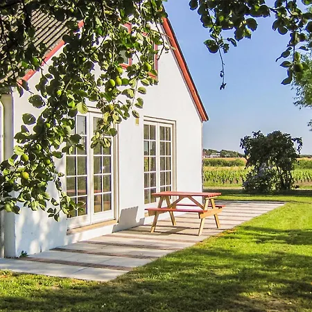 4 Bedroom Lovely In Holiday home *