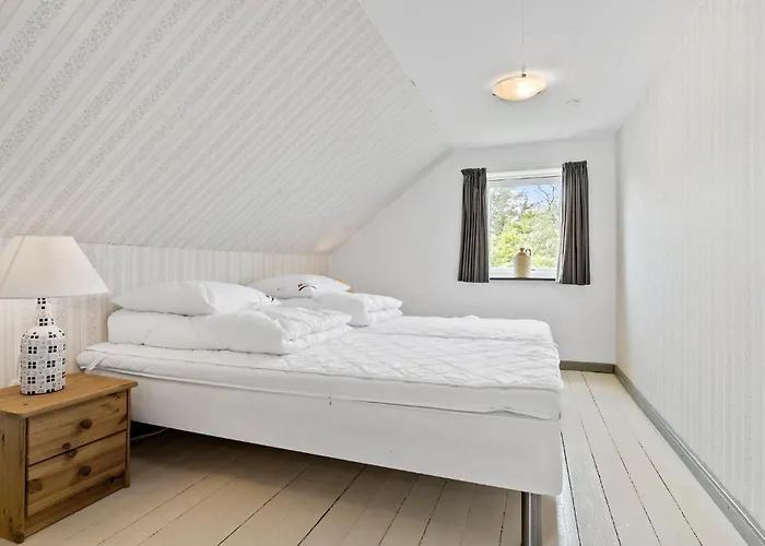 4 Bedroom Lovely In Hébergement de vacances Ranum