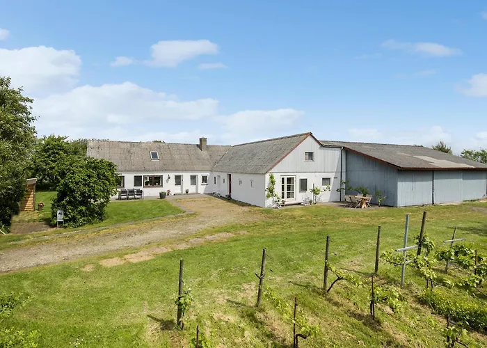 4 Bedroom Lovely In Hébergement de vacances *