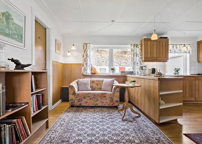 4 Bedroom Lovely In Hébergement de vacances *
