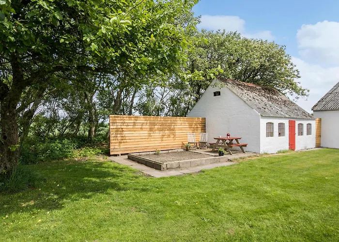 4 Bedroom Lovely In Hébergement de vacances Ranum